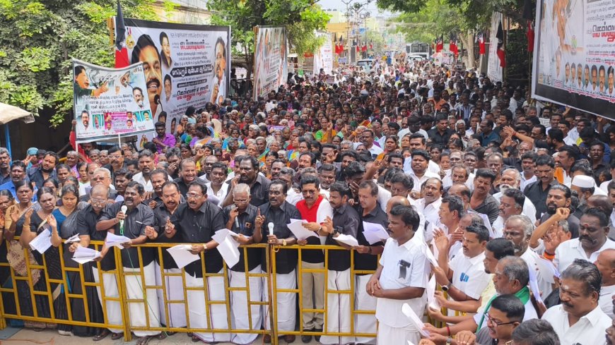 அதிமுக சார்பில் முன்னாள் அமைச்சரும் கழக அமைப்புச் செயலாளருமான செல்லூர் கே.ராஜூ தலைமையில் மதுரை செல்லூர் 60 அடி ரோட்டில்  கண்டன ஆர்ப்பாட்டம் நடைபெற்றது