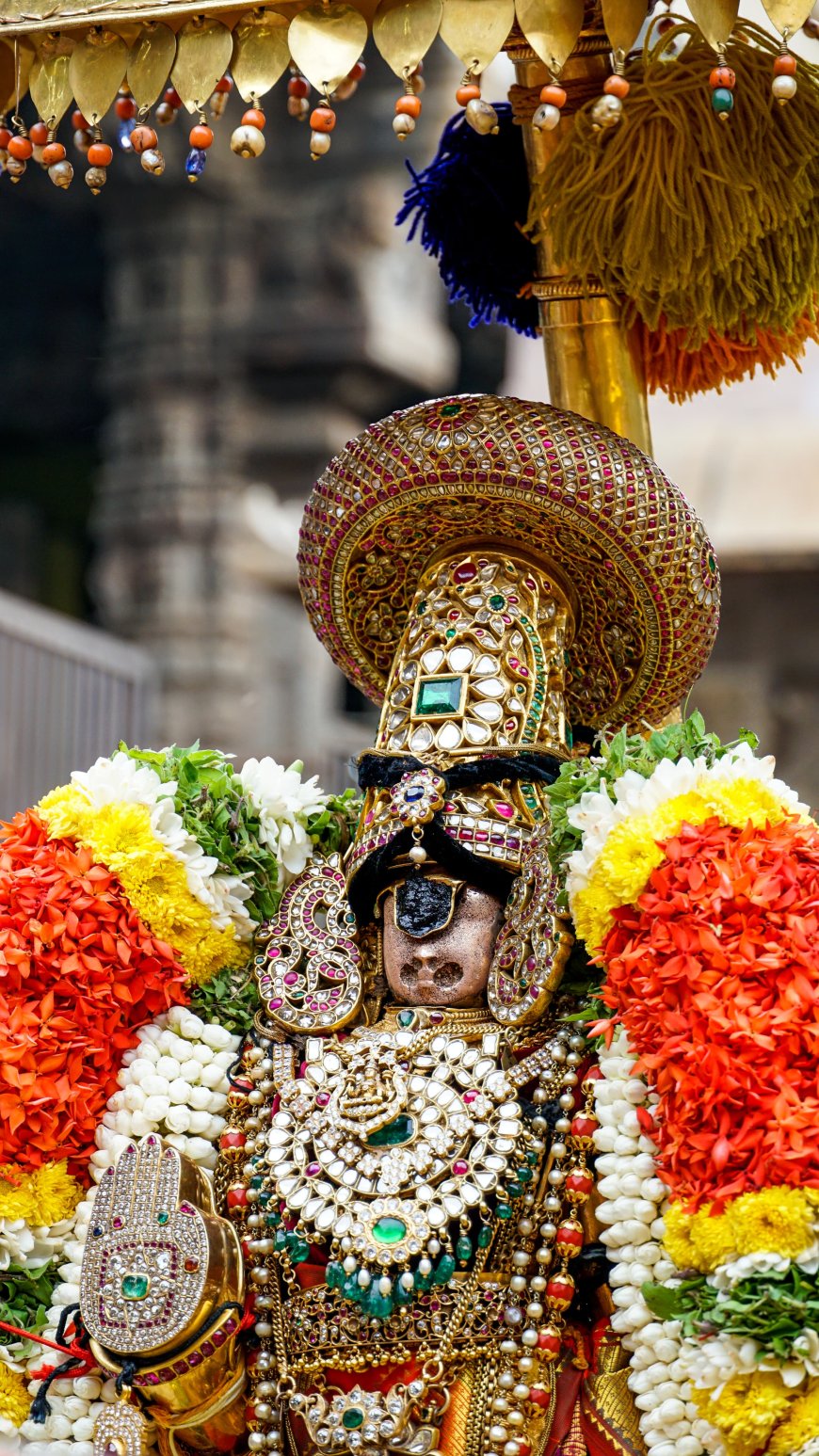 ஶ்ரீரங்கம் வைகுண்ட ஏகாதசி பகல் பத்து:  முதல் நாள் ரத்தின பாண்டியன் கொண்டை அலங்காரத்தில் நம்பெருமாள்