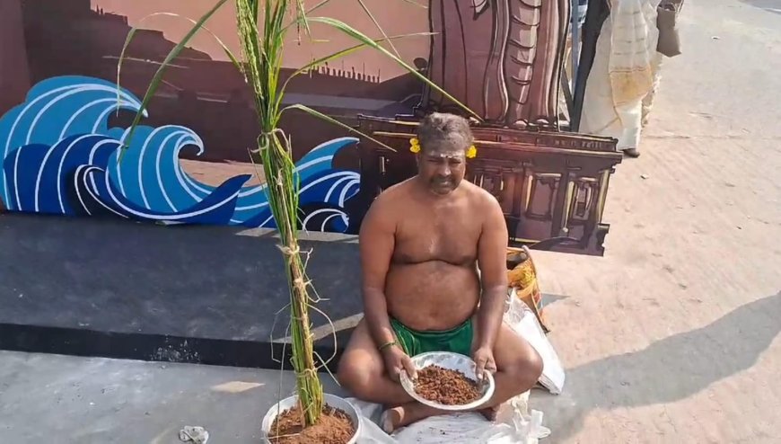வேலூரில் திருவள்ளூவர் சிலை முன்பு விவசாயி ஒருவர் காதில் பூ வைத்துக்கொண்டு அரைநிர்வாணத்துடன் தர்ணா போராட்டம்