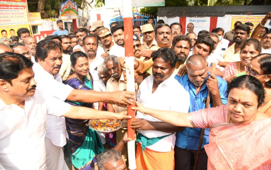 அவனியாபுரம் ஜல்லிக்கட்டு போட்டி முகூர்த்த கால் நடும் நிகழ்ச்சியில் அமைச்சர் மூர்த்தி பங்கேற்பு...