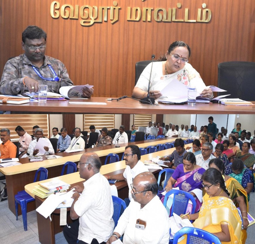 வேலூர் மாவட்ட ஆட்சியர் தலைமையில் வளர்ச்சி திட்டப்பணிகள் குறித்த ஆய்வுக்கூட்டம்
