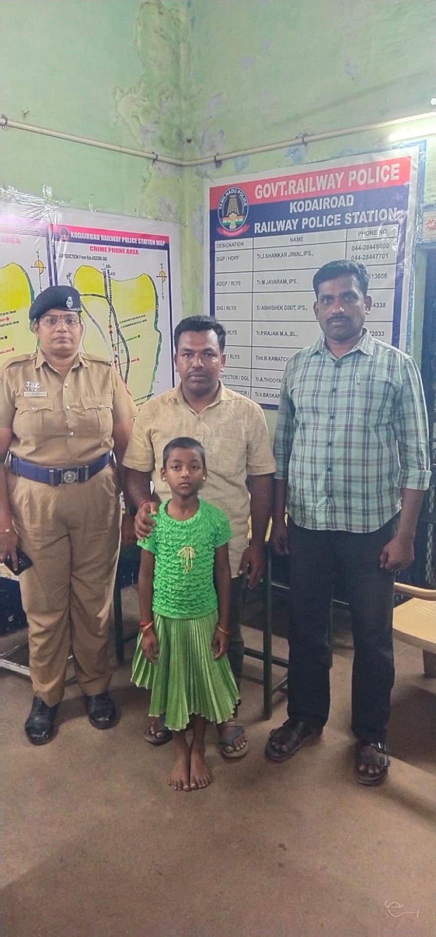 ரயில் பயணத்தின்போது வழி தவறிய குழந்தை பெற்றோரிடம் ஒப்படைப்பு..