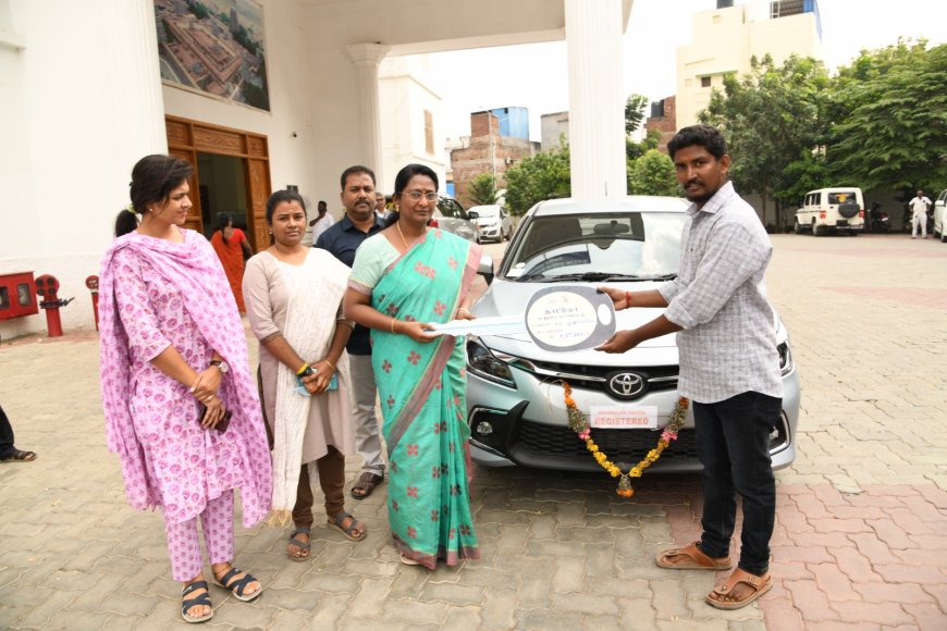 ஆதிராவிட வீட்டு வசதி மற்றும் மேம்பாட்டு கழகம் மானியத்துடன் கூடிய டூரிஸ்ட் வாகனத்தை வழங்கிய மாவட்ட ஆட்சியர்...