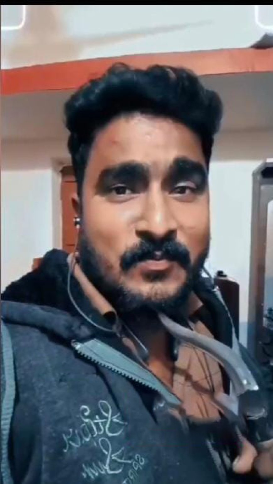 கூர்மையான ஆயுதம் வைத்து இன்ஸ்டாவில் வீடியோ எடுத்து சமூக வலைதளங்களில் பதிவு செய்த பாஜக இளைஞரணி ஒன்றிய தலைவர் கைது...