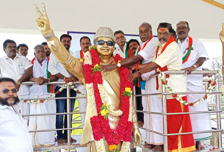அனைத்து இந்திய தொழிலாளர் கட்சி சார்பில் எம்ஜிஆர் 108 வது பிறந்த நாளை முன்னிட்டு எம்ஜிஆர் சிலைக்கு மாலை அணிவித்து மரியாதை...