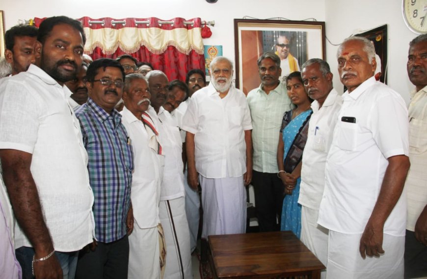 சின்னாளபட்டி பேரூர் கழக திமுகவிற்கு பொறுப்பாளர்-பொறுப்புக்குழு உறுப்பினர் நியமனம்... ஊரக வளர்ச்சித்துறை அமைச்சர் பெரியசாமியை சந்தித்து வாழ்த்து பெற்றனர்...