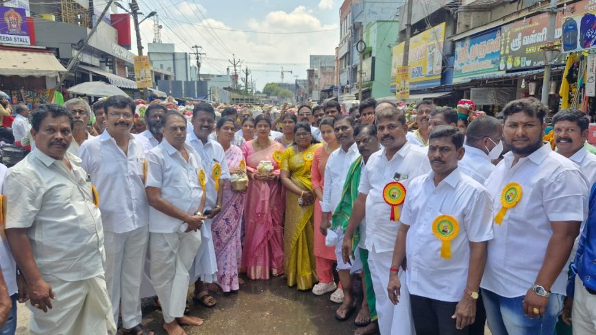 மாசி திருவிழாவை முன்னிட்டு மாரியம்மன் கோவிலுக்கு 1008 பால்குடம் எடுத்து ஊர்லமாக வந்த பக்தர்கள்...