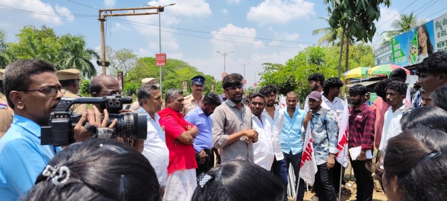 பள்ளி மாணவனை  குற்றவாளியை போல உட்கார வைத்திருந்த பொன்மலை காவல் உதவி ஆய்வாளரை கண்டித்து இந்திய மாணவர் சங்கத்தின் சார்பில் போராட்டம்...
