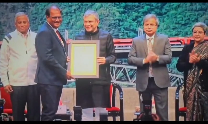 மதுரை கோட்ட வர்த்தக மேலாளருக்கு ‘ரயில் சேவா புரஸ்கார்’ விருது