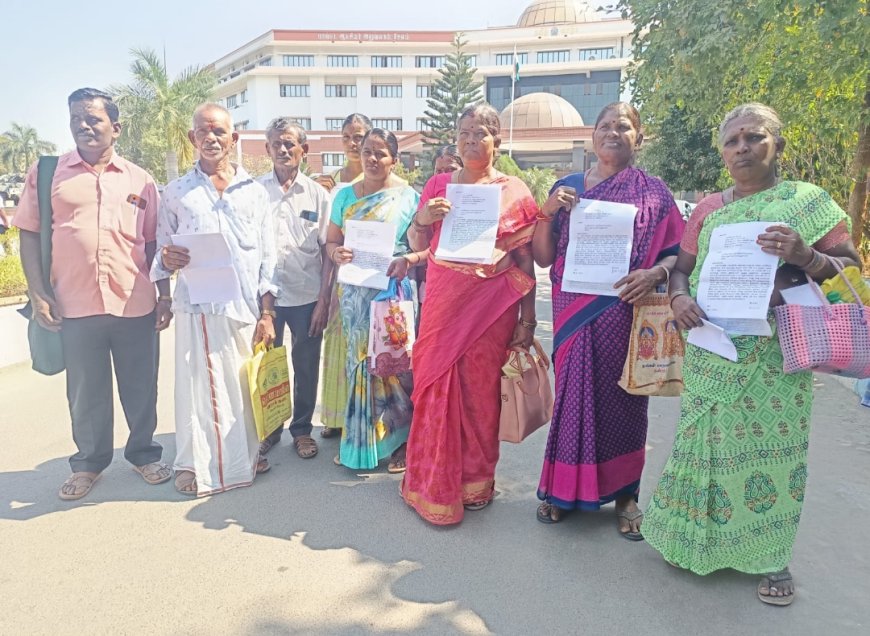 ஆதிதிராவிட நலத்துறையினரால் இடிக்கப்பட்ட வீடுகள் – மீண்டும் கட்டித் தர வலியுறுத்தி மாவட்ட ஆட்சியர் அலுவலகத்தில் மக்கள் மனு