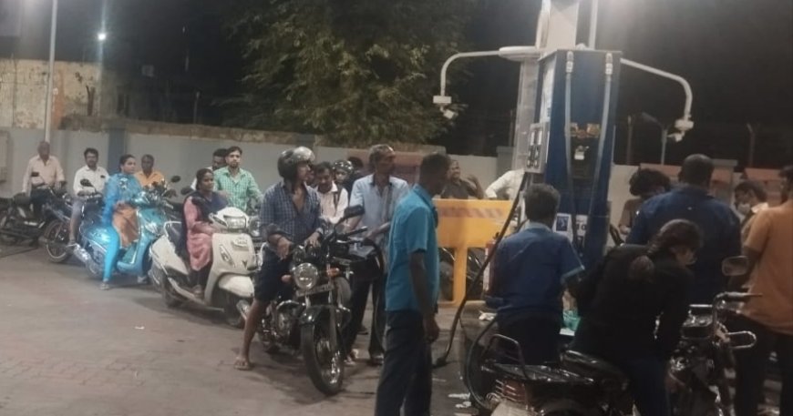 தமிழகத்தில் பெட்ரோல் தட்டுப்பாடு: வதந்திகளால் குவியும் மக்கள் - எண்ணெய் நிறுவனங்கள் முக்கிய விளக்கம்!