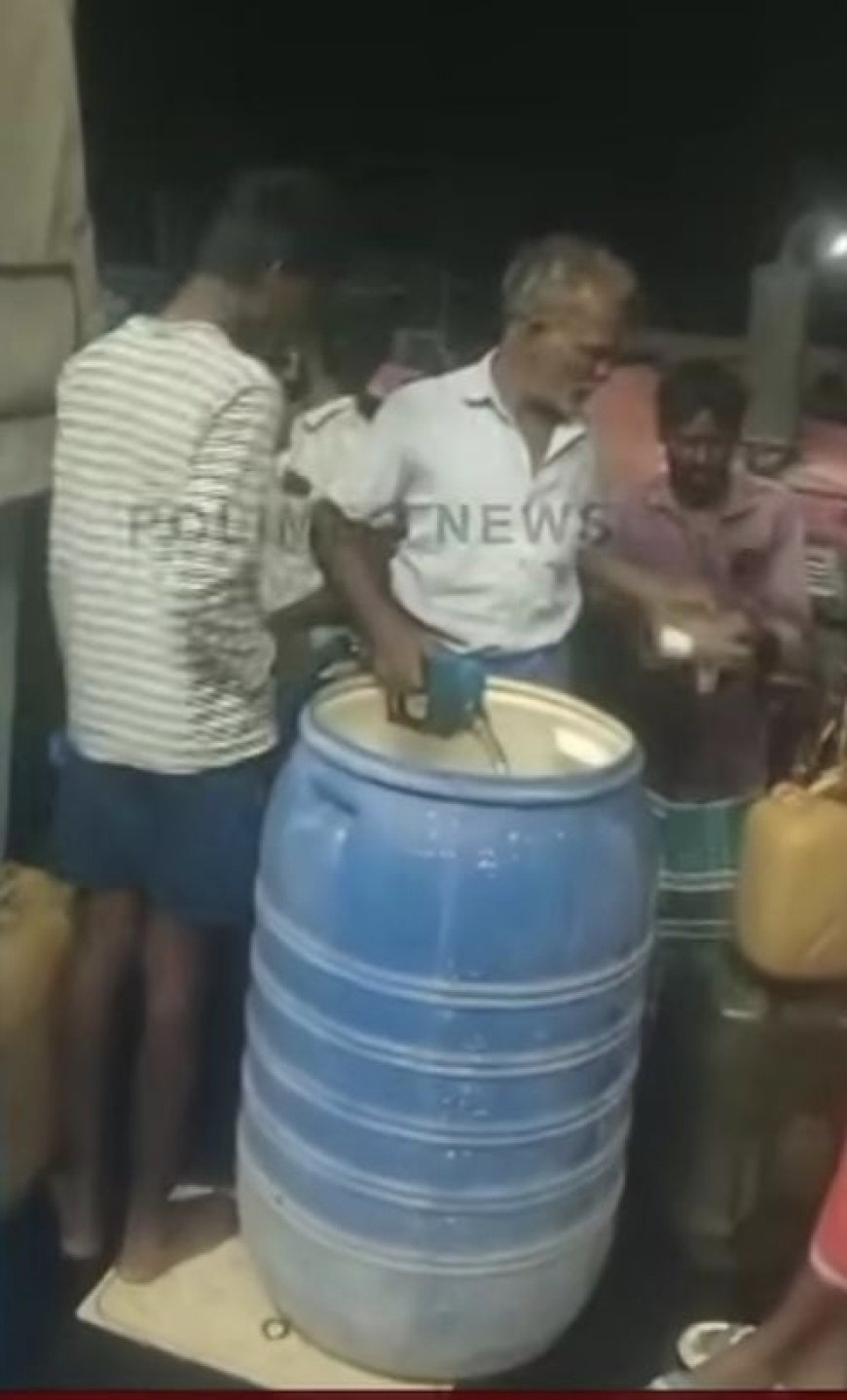 தமிழகத்தில் பெட்ரோல் தட்டுப்பாடு: வதந்திகளால் குவியும் மக்கள் - எண்ணெய் நிறுவனங்கள் முக்கிய விளக்கம்!