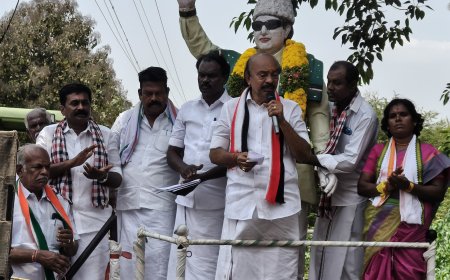 தெலுங்கு பேசும் மக்களிடம் தெலுங்கில் மாட்லாடி வாக்கு சேகரித்த ஶ்ரீரங்கம் அதிமுக வேட்பாளர் மனோகரன்...