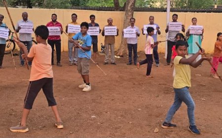 "வாக்களிக்கும் கடமை ஆற்றுவோம்: பணத்துக்கு வாக்களிக்கும் மடைமை மாற்றுவோம்" மக்கள் சக்தி இயக்கம் சிலம்பம் சுற்றி பொதுமக்களிடம்  பிரச்சாரம்!