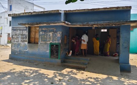 நியாய  விலைக் கடையில் அதிகாரிகள் விதிமுறை மீறல்...