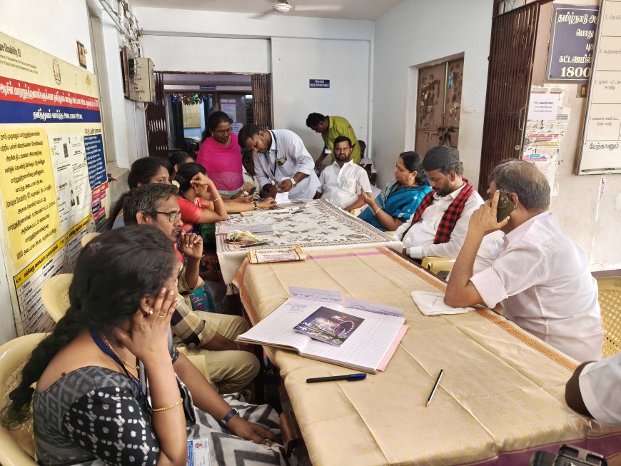 மணப்பாறையில் மனித நேய மக்கள் கட்சி வேட்பாளர் அப்துல்சமது, பள்ளிக் கல்வி துறை அமைச்சருடன் சென்று வேட்பு‌மனு தாக்கல்.
