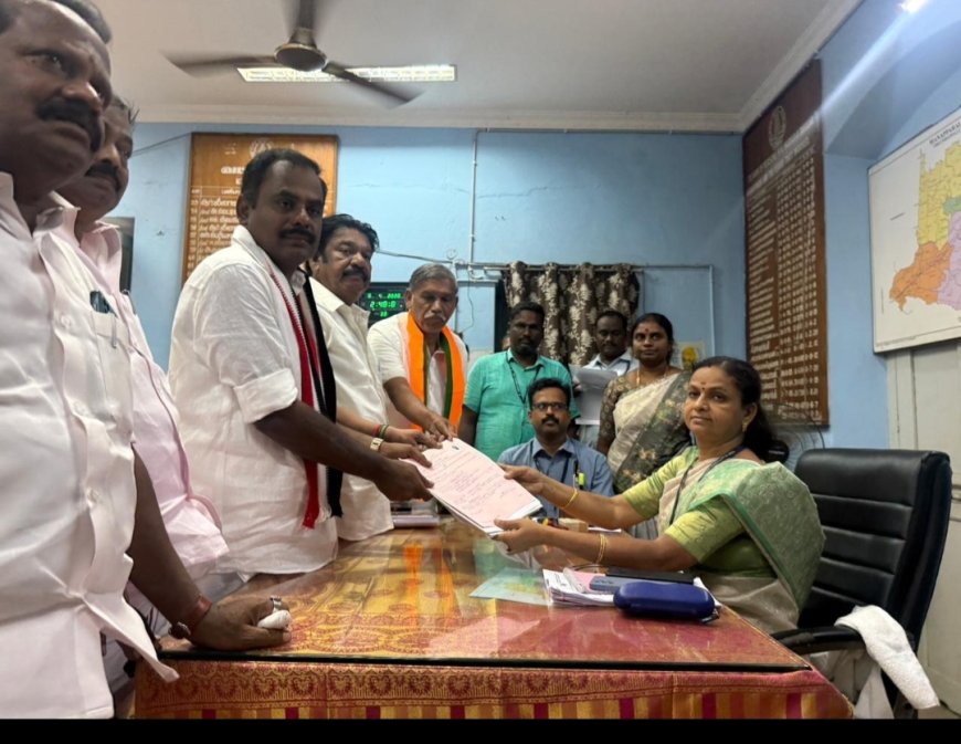 மணப்பாறையில் அதிமுக வேட்பாளர் ஊர்வலமாகச் சென்று வேட்பு மனு தாக்கல். தொகுதி மக்களுக்கான கனவு திட்டத்தை நிறைவேற்றுவேன் என வேட்பாளர் பேட்டி.