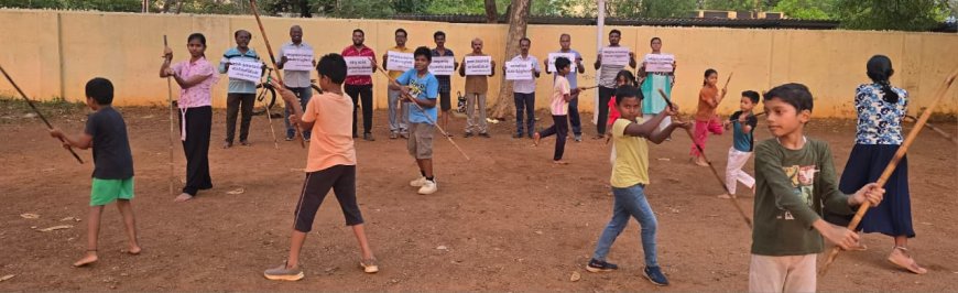 "வாக்களிக்கும் கடமை ஆற்றுவோம்: பணத்துக்கு வாக்களிக்கும் மடைமை மாற்றுவோம்" மக்கள் சக்தி இயக்கம் சிலம்பம் சுற்றி பொதுமக்களிடம்  பிரச்சாரம்!
