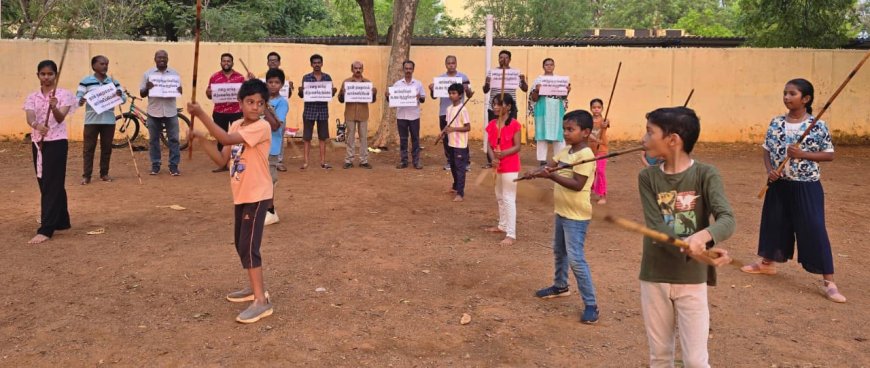 "வாக்களிக்கும் கடமை ஆற்றுவோம்: பணத்துக்கு வாக்களிக்கும் மடைமை மாற்றுவோம்" மக்கள் சக்தி இயக்கம் சிலம்பம் சுற்றி பொதுமக்களிடம்  பிரச்சாரம்!