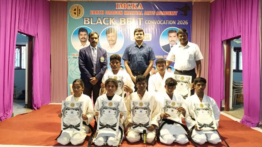 கோவை கண்ணம்பாளையம் பகுதியில் எர்த் ட்ராகன் மார்ஷியல் ஆர்ட்ஸ் பயிற்சி மையத்தில் பயிற்சி பெறும் மாணவ மாணவியர்கள் 7 பேர், கராத்தேவில் கருப்பு பட்டய தேர்வில் வெற்றி  பெற்றனர், அவர்களுக்கு சான்றிதழ் வழங்கும் விழா நடைபெற்றது..