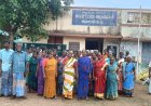 மணப்பாறை அருகே 100 நாள் வேலை திட்டத்தில் பணிவழங்காததை கண்டித்து தொழிலாளர்கள் ஊராட்சி மன்ற அலுவலகத்தை முற்றுகையிட்டு போராட்டம்...