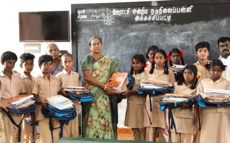 கந்தர்வகோட்டை அருகே அக்கச்சிப்பட்டி நடுநிலைப் பள்ளியில் கல்வி ஆண்டின் முதல் நாளில் மாணவ மாணவிகளுக்கு விலையில்லா சீருடைகள், புத்தகப் பைகள், விலையில்லா நோட்டு புத்தகங்களை வட்டாரக் கல்வி அலுவலர் மெக்ராஜ்பானு வழங்கினார்...