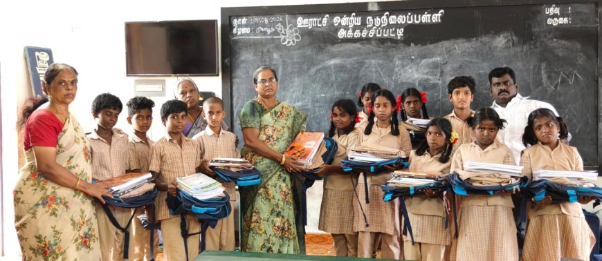 கந்தர்வகோட்டை அருகே அக்கச்சிப்பட்டி நடுநிலைப் பள்ளியில் கல்வி ஆண்டின் முதல் நாளில் மாணவ மாணவிகளுக்கு விலையில்லா சீருடைகள், புத்தகப் பைகள், விலையில்லா நோட்டு புத்தகங்களை வட்டாரக் கல்வி அலுவலர் மெக்ராஜ்பானு வழங்கினார்...