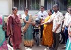 15 -மீனவர்களுக்கு குளிர்காப்பு பெட்டியுடன் இருசக்கர வாகனங்கள் *ரூ.11.25 லட்சம் மதிப்பில் மாவட்ட ஆட்சியர் வழங்கினார்